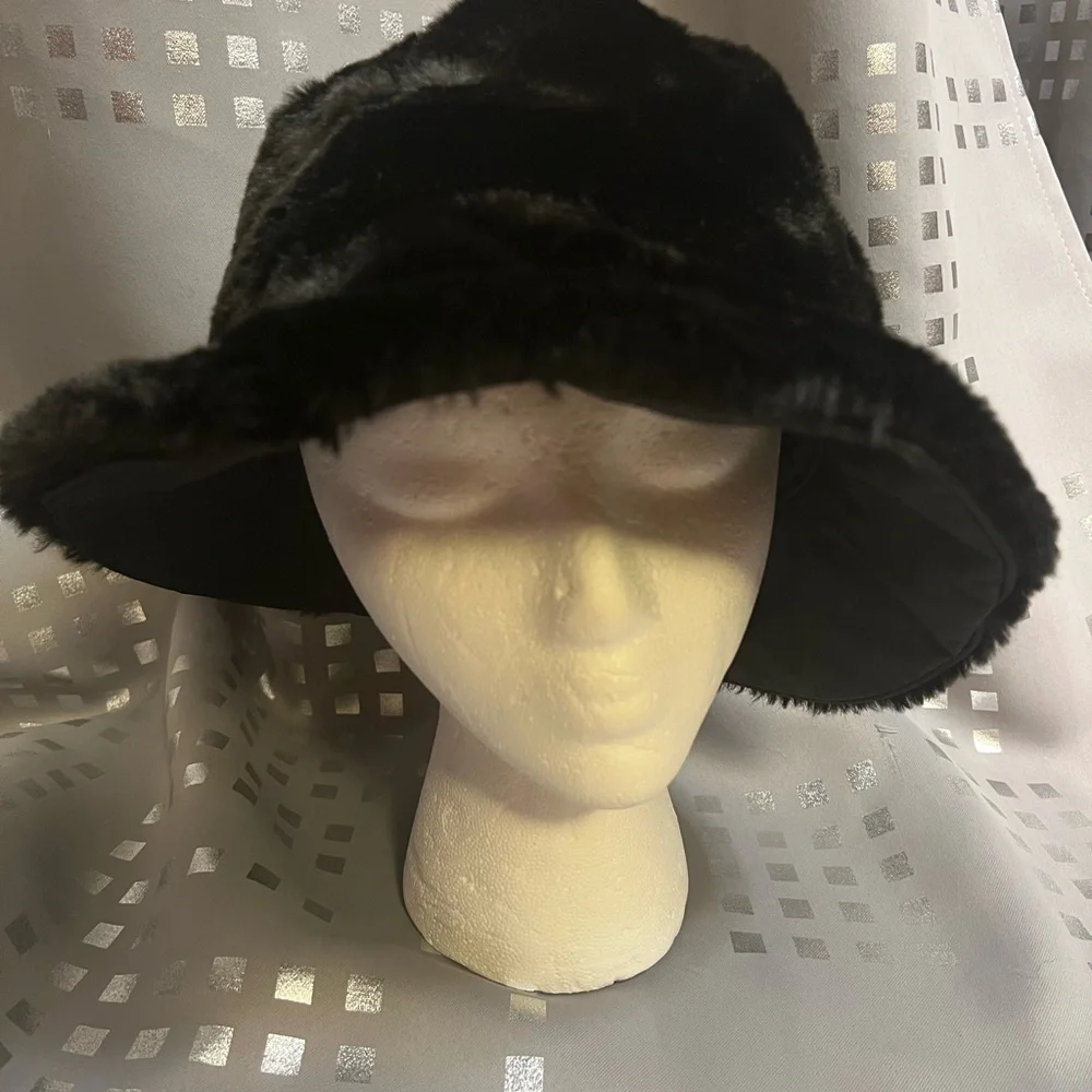 Nine West Reversible Black Plush Faux Fur One Side / Rain Hat Other Side - Picture 2 of 6